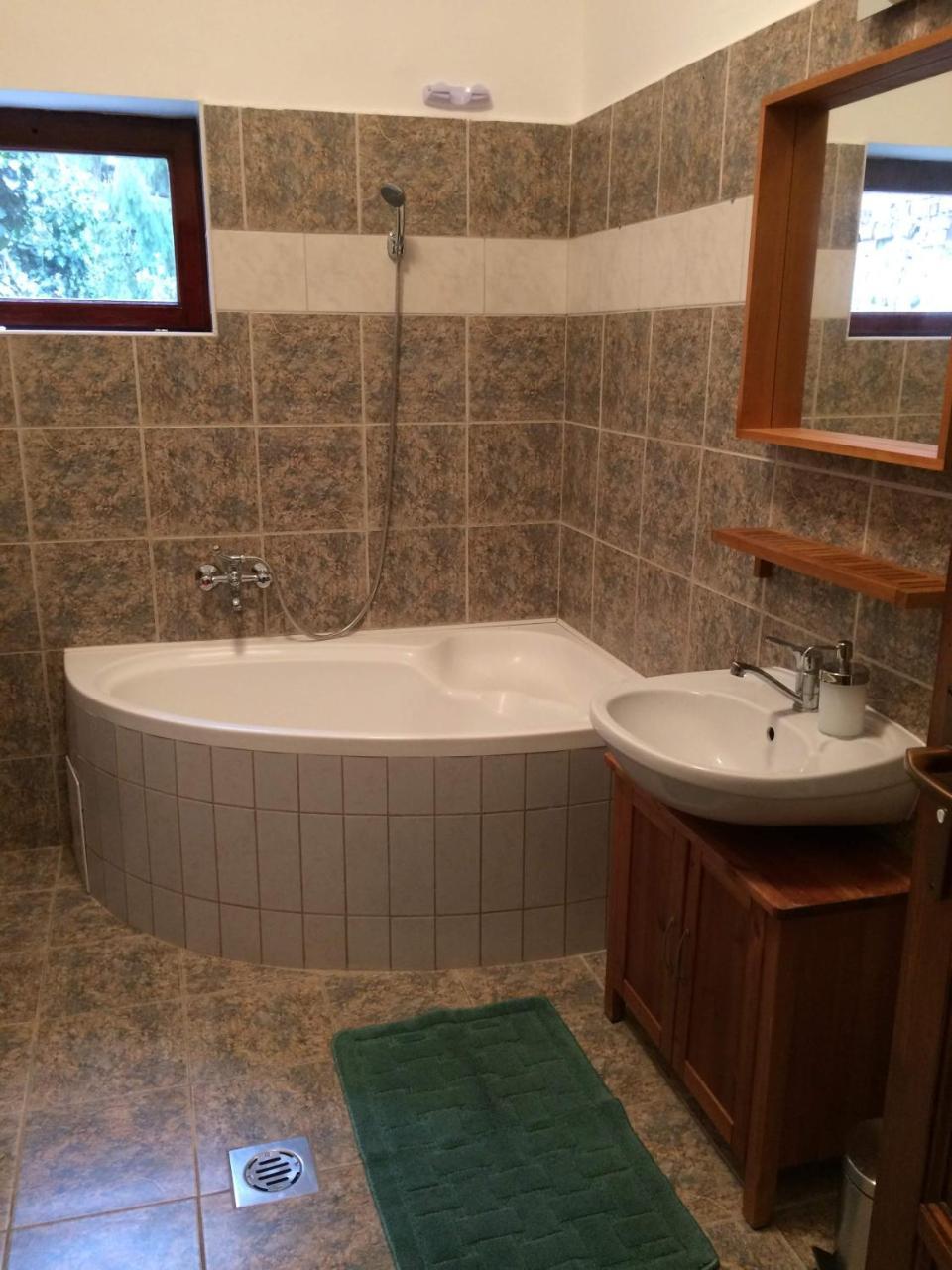 Rigo Lak Apartment Miskolc Bagian luar foto