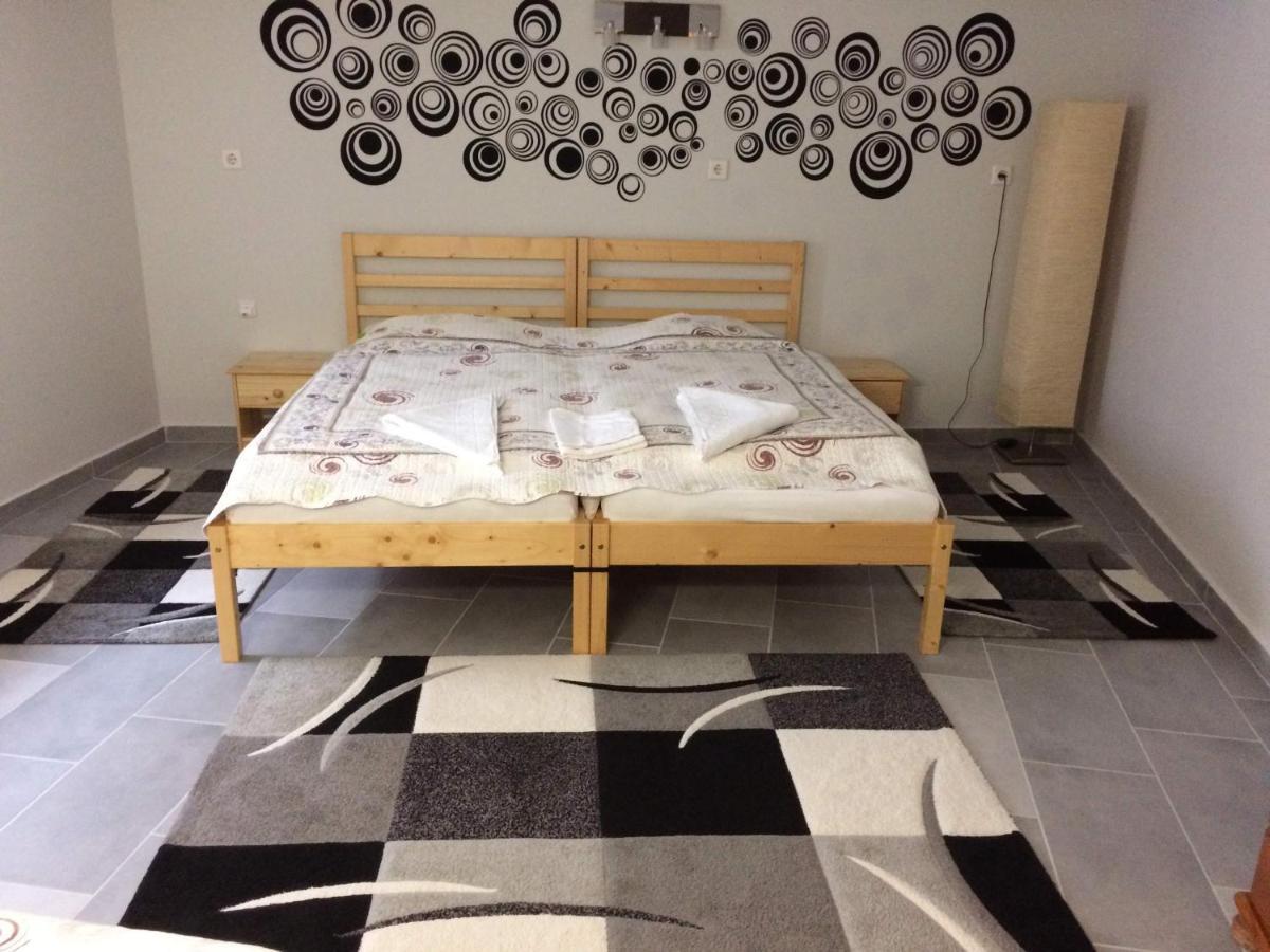 Rigo Lak Apartment Miskolc Bagian luar foto
